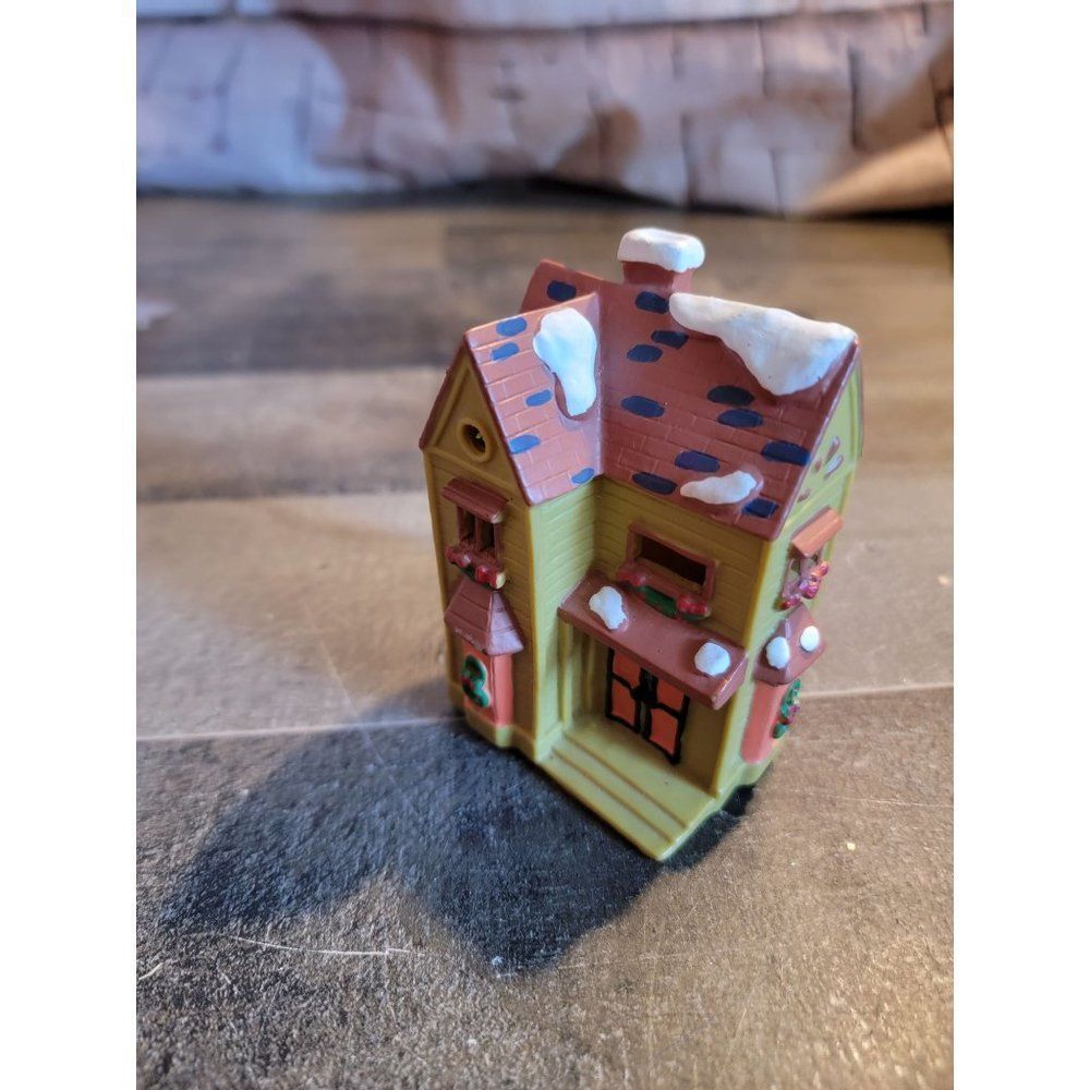 Hard rubber snow yellow Mistletoe house xmas village accessory toy